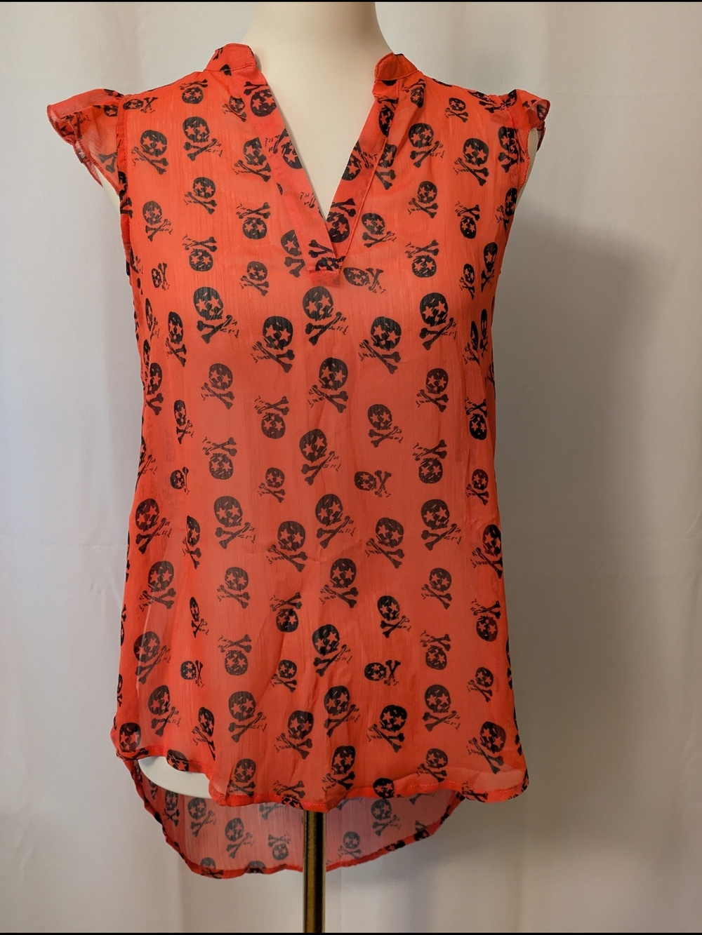 No Boundaries Women’s Sleeveless Skull Print V-Neck Top - Coral NWT